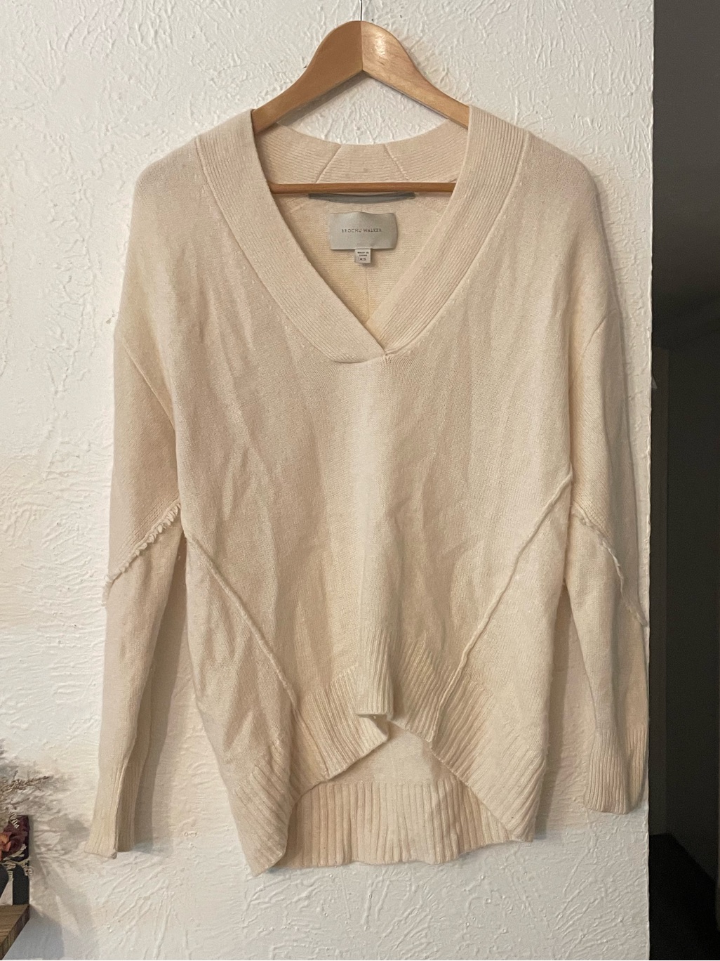 Brochu Walker Cream V-Neck Cashmere Sweater
